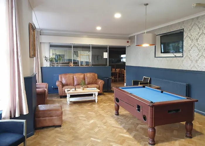 Lynden Court